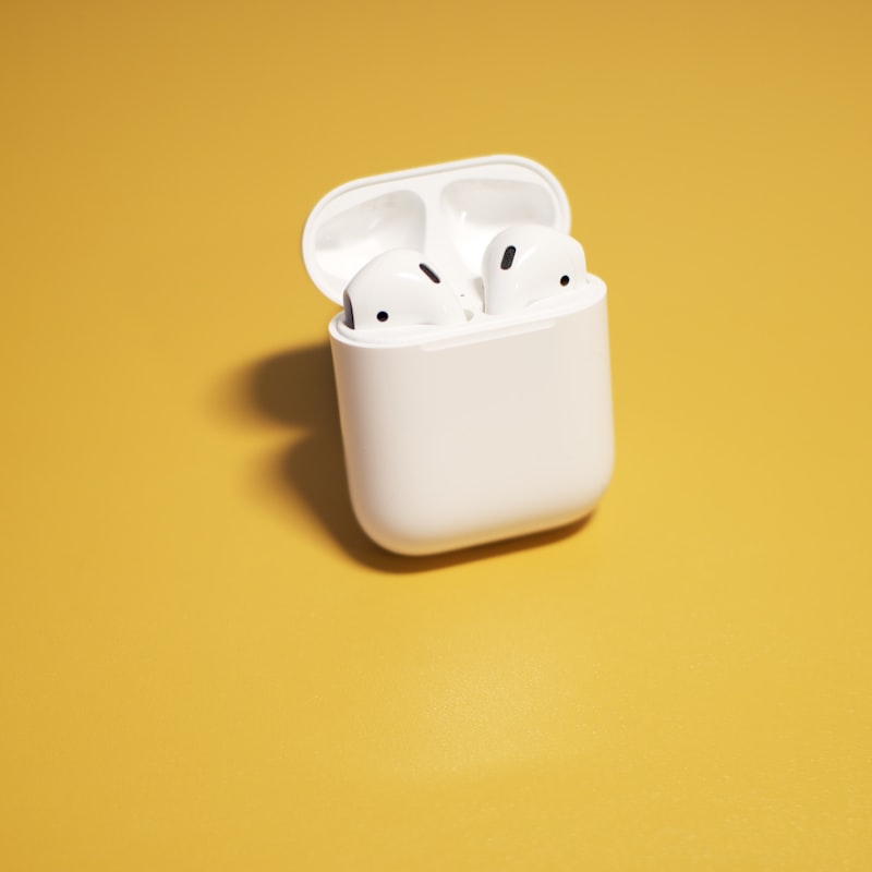 Silicone Earbuds Case — Cream